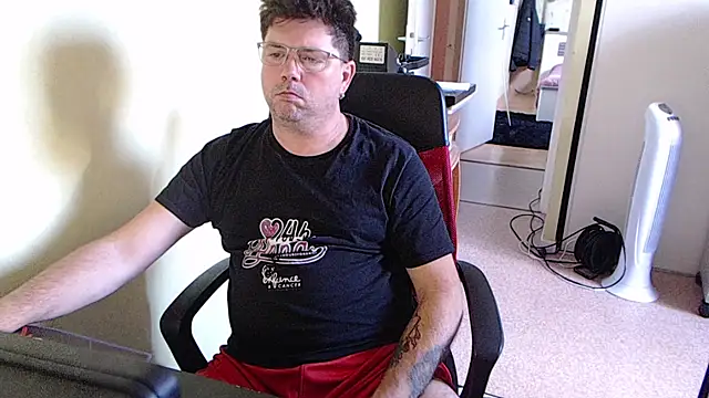 Snapshot of blueandwhite1 chatting on October 24, 2:46 pm blueandwhite1 online show from October 24, 2:46 pm