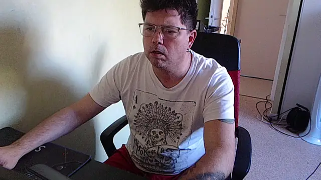 Snapshot of blueandwhite1 chatting on October 30, 3:24 pm blueandwhite1 online show from October 30, 3:24 pm