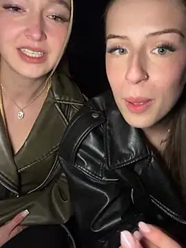 lisapeperoni online show from March 6, 6:59 pm