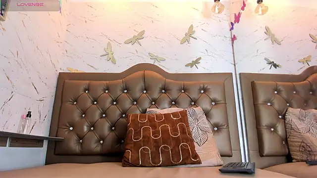 Snapshot of Zoe-Johnson_ chatting on September 12, 9:37 pm Zoe-Johnson online show from September 12, 9:37 pm