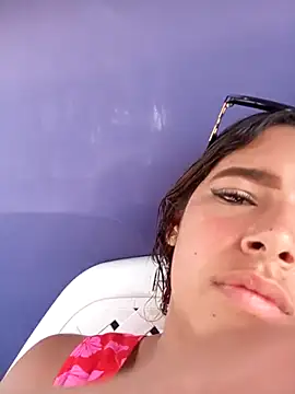 Snapshot of Zoe-Johnson_ chatting on October 19, 7:47 pm Zoe-Johnson online show from October 19, 7:47 pm