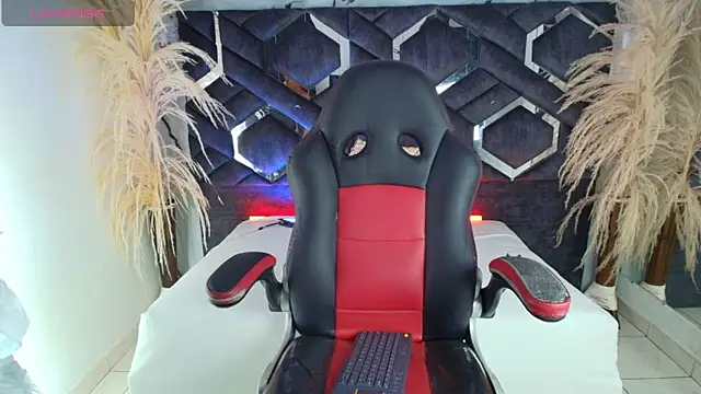 Snapshot of Zoe-Johnson_ chatting on November 6, 9:48 pm Zoe-Johnson online show from November 6, 9:48 pm