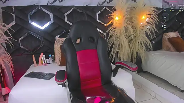 Snapshot of Zoe-Johnson_ chatting on December 14, 9:41 pm Zoe-Johnson online show from December 14, 9:41 pm