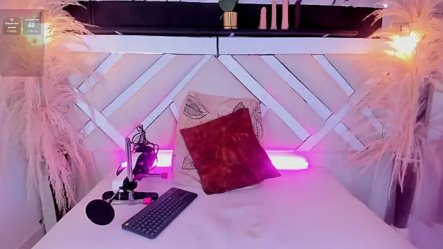 Zoe-Johnson  online show from March 12, 9:43 pm