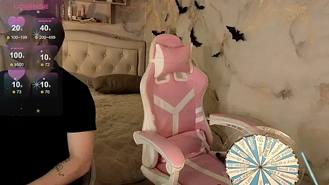 Snapshot of Crystal-Nuts chatting on December 5, 2:09 am Crystal-Nuts online show from December 5, 2:09 am