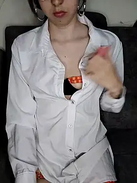 Snapshot of AnnieSparkle chatting on September 10, 12:21 am AnnieSparkle online show from September 10, 12:21 am