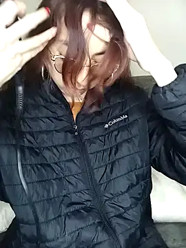 Snapshot of AnnieSparkle chatting on September 18, 12:23 am AnnieSparkle online show from September 18, 12:23 am