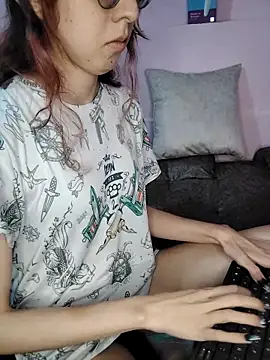 Snapshot of AnnieSparkle chatting on October 18, 3:42 am AnnieSparkle online show from October 18, 3:42 am