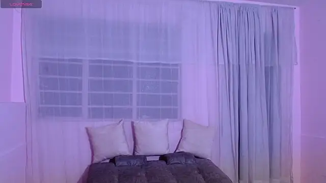 Snapshot of AnnieSparkle chatting on November 15, 1:03 am AnnieSparkle online show from November 15, 1:03 am