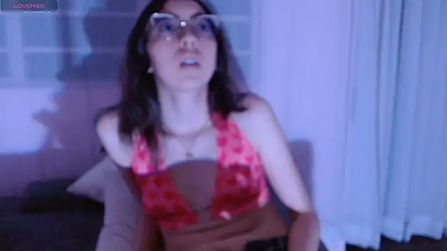 Snapshot of AnnieSparkle chatting on November 30, 3:43 am AnnieSparkle online show from November 30, 3:43 am