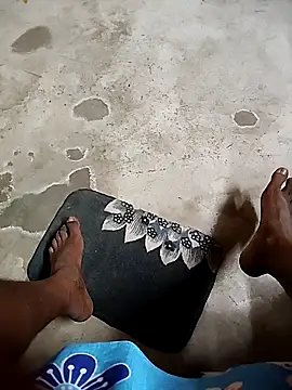 Love143A online show from April 16, 5:03 pm