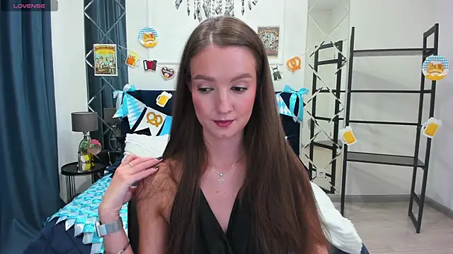 Snapshot of LoraSunnyy chatting on October 3, 8:11 am LoraSunnyy online show from October 3, 8:11 am