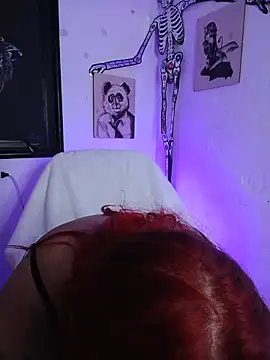 Snapshot of Bathory_Mia666 chatting on December 19, 11:28 am Bathory Mia666 online show from December 19, 11:28 am