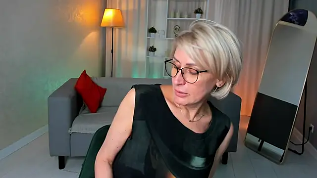 Snapshot of PamellaMurphy chatting on September 24, 8:28 am PamellaMurphy online show from September 24, 8:28 am