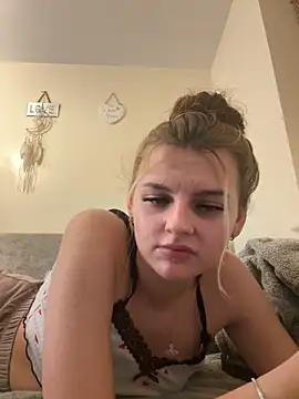 Snapshot of Summer21k chatting on November 25, 9:04 pm Summer21k online show from November 25, 9:04 pm