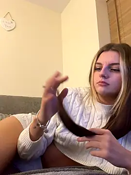 Snapshot of Summer21k chatting on November 28, 10:45 pm Summer21k online show from November 28, 10:45 pm