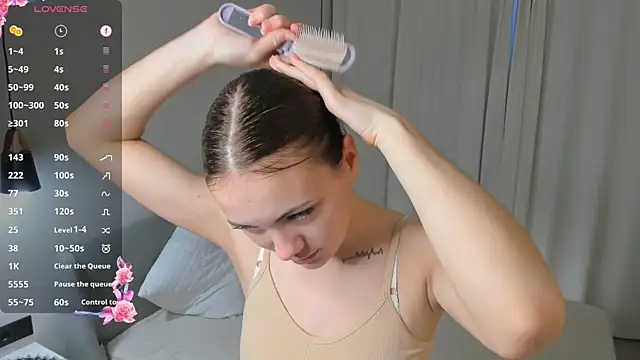 Snapshot of SirenaOstrem chatting on October 25, 1:02 am SirenaOstrem online show from October 25, 1:02 am