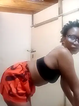 Snapshot of SexyBootie chatting on November 23, 3:45 pm SexyBootie online show from November 23, 3:45 pm