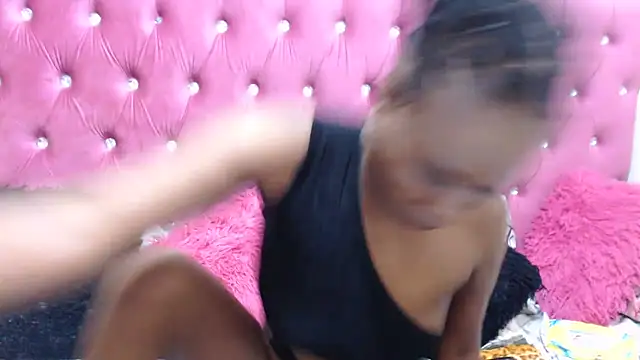 Snapshot of SexyBootie chatting on November 28, 7:00 am SexyBootie online show from November 28, 7:00 am