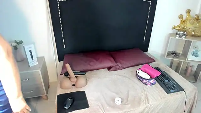 LucianaBlackwell online show from February 25, 1:43 pm