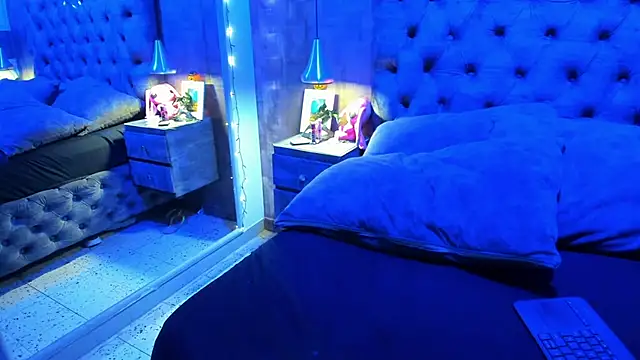 Snapshot of yiyisandoval chatting on November 17, 8:47 pm yiyisandoval online show from November 17, 8:47 pm