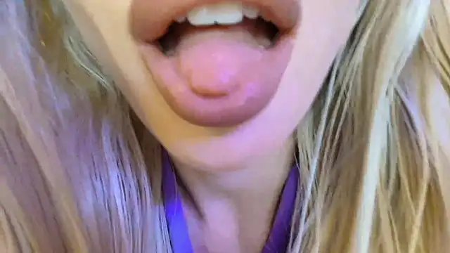 Snapshot of Politeeliza chatting on July 9, 8:35 pm Politeeliza online show from July 9, 8:35 pm