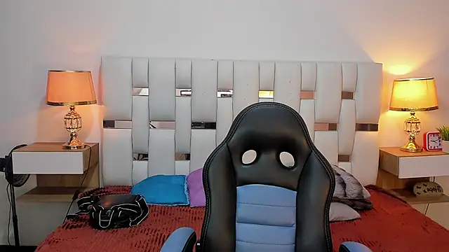iamCharlotte19 online show from July 17, 7:52 pm