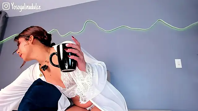 Snapshot of AlinaSweett_ chatting on October 4, 4:05 pm AlinaSweett online show from October 4, 4:05 pm