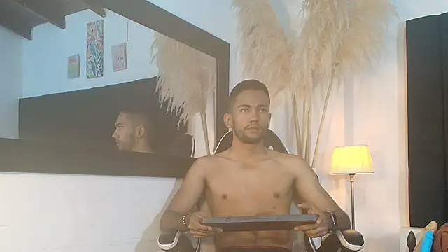 MaicolParker  online show from June 4, 1:06 pm