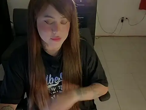 kimberlygati2 online show from April 28, 1:15 am