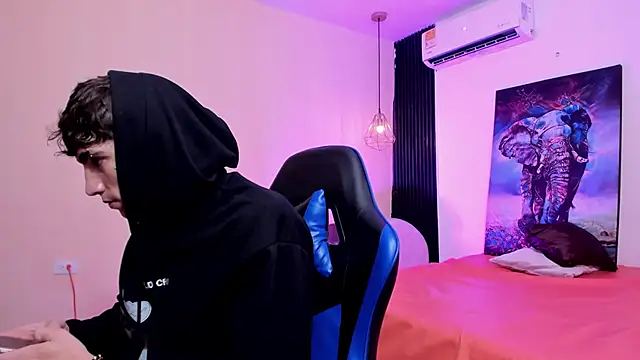 Handsomeboyss19 online show from January 16, 2:15 am