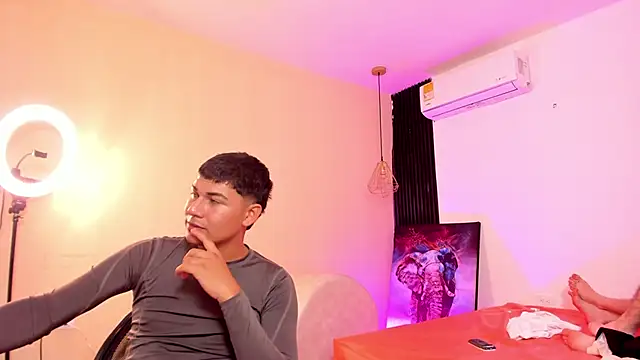 Handsomeboyss19 online show from February 3, 6:40 am