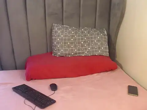 Snapshot of Hotgirl87 chatting on October 14, 8:26 am Hotgirl87 online show from October 14, 8:26 am