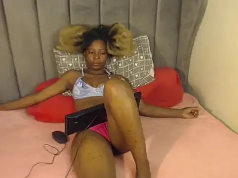 Snapshot of Hotgirl87 chatting on October 14, 8:31 pm Hotgirl87 online show from October 14, 8:31 pm