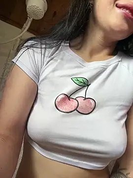 Mia salinass online show from April 17, 5:38 pm