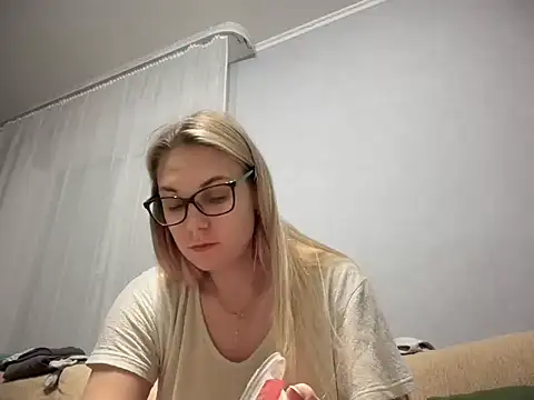 Snapshot of NikexPretty chatting on November 28, 2:14 am NikexPretty online show from November 28, 2:14 am