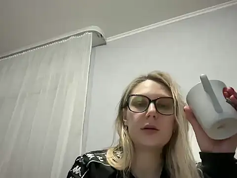 Snapshot of NikexPretty chatting on December 18, 7:42 pm NikexPretty online show from December 18, 7:42 pm