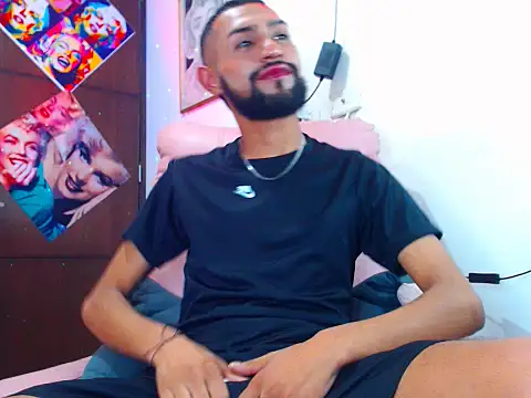 Snapshot of boybunnyerotic chatting on September 17, 3:41 am boybunnyerotic online show from September 17, 3:41 am