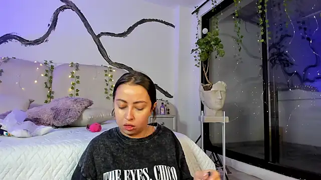 Snapshot of SarahCastro1_ chatting on October 6, 2:09 am SarahCastro1 online show from October 6, 2:09 am