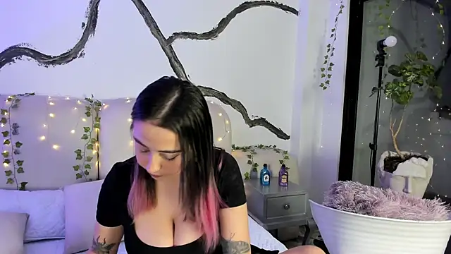Snapshot of SarahCastro1_ chatting on October 8, 4:32 am SarahCastro1 online show from October 8, 4:32 am