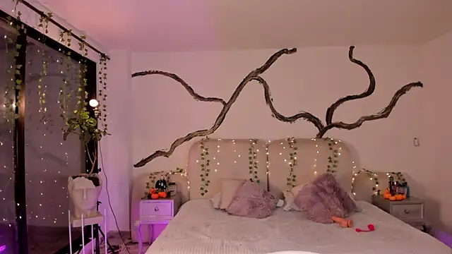 Snapshot of SarahCastro1_ chatting on October 21, 4:35 am SarahCastro1 online show from October 21, 4:35 am
