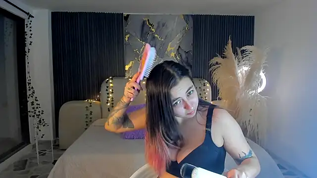 Snapshot of SarahCastro1_ chatting on December 23, 4:21 am SarahCastro1 online show from December 23, 4:21 am