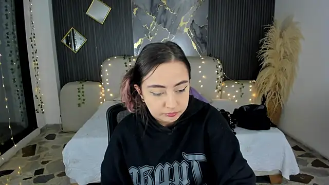 Snapshot of SarahCastro1_ chatting on January 6, 4:16 am SarahCastro1 online show from January 6, 4:16 am