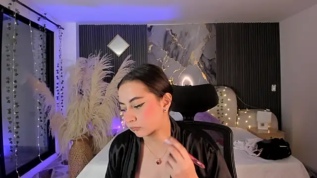 Snapshot of SarahCastro1_ chatting on February 15, 4:53 am SarahCastro1 online show from February 15, 4:53 am