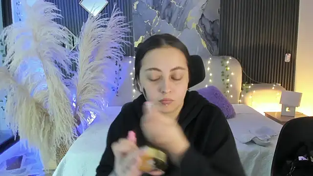 Snapshot of SarahCastro1_ chatting on February 16, 3:57 am SarahCastro1 online show from February 16, 3:57 am