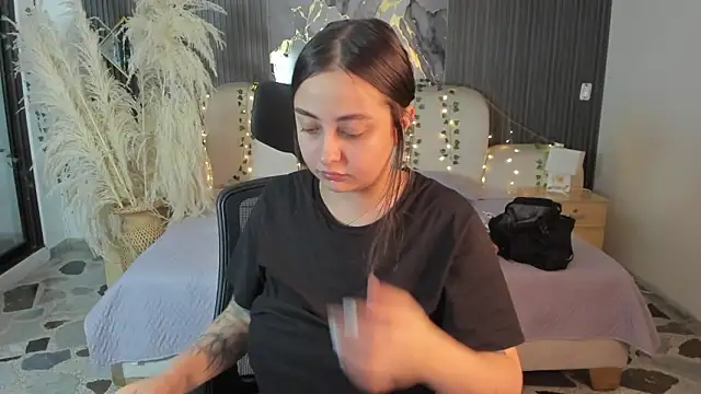 Snapshot of SarahCastro1_ chatting on February 20, 4:09 am SarahCastro1 online show from February 20, 4:09 am