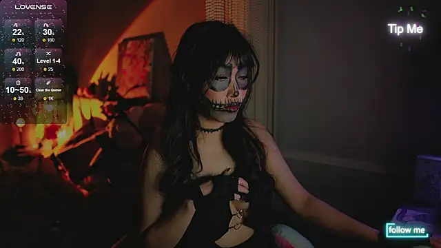 Snapshot of Kami_Lee_XO chatting on October 31, 7:37 pm Kami Lee XO online show from October 31, 7:37 pm