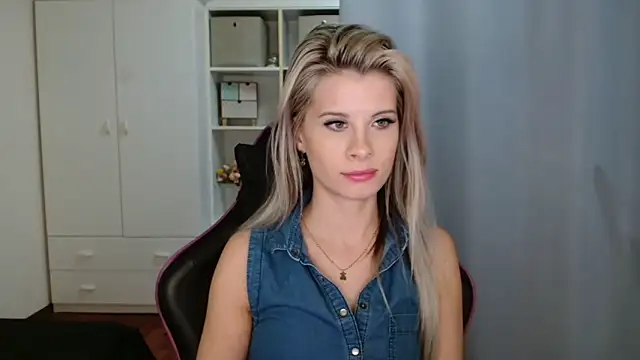 KristineGlow online show from February 28, 7:15 pm