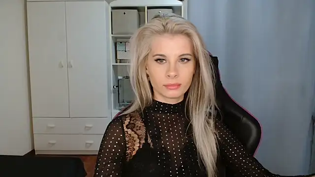 KristineGlow online show from March 30, 6:20 pm