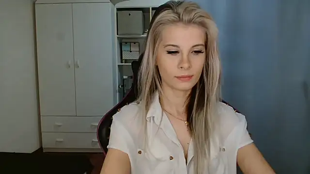 KristineGlow online show from March 31, 6:25 am